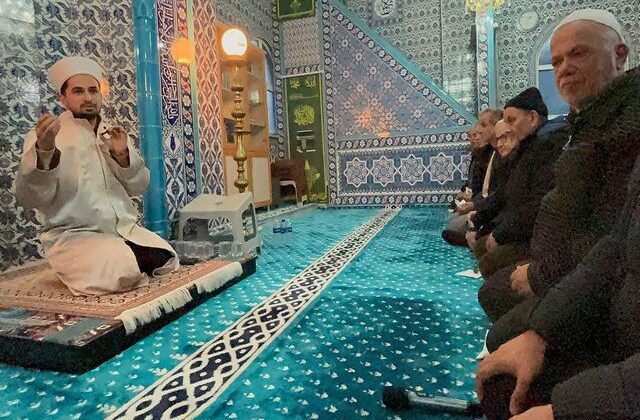 İmamın cemaate telefon tepkisi: Kimisinde ‘Bartın çiftetellisi’, kimisinde ‘Azdavaylı Safiye’ çalıyor