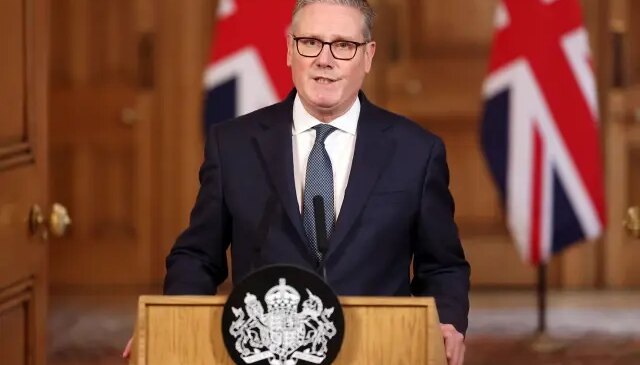 Güney Kıbrıs’taki üsleri ABD’ye açan İngiltere, İran vurunca geri adım attı