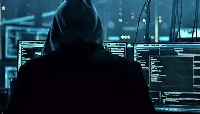 İngiltere’de casusluk soruşturması: İşçi Partili vekilin eşi gözaltında