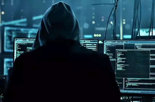 İngiltere’de casusluk soruşturması: İşçi Partili vekilin eşi gözaltında