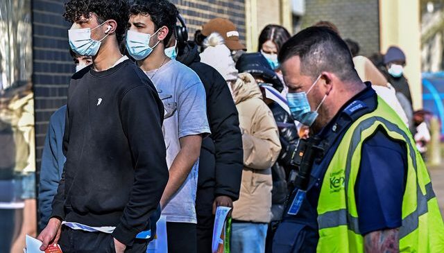 İngiltere’de korkutan salgın! Uzmanlar “süper bulaşma” diyerek uyardı