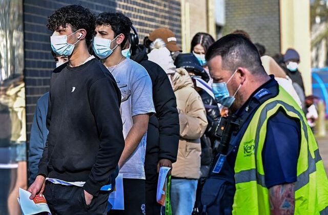 İngiltere’de korkutan salgın! Uzmanlar “süper bulaşma” diyerek uyardı