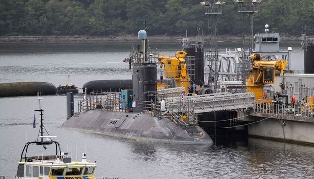 İngiltere’de nükleer denizaltıların bulunduğu üsse girmeye çalışan 2 kişiye gözaltı