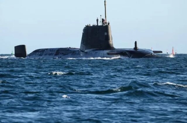 İngiltere’ye ait nükleer denizaltı Umman Denizi’ne ulaştı