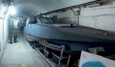 İran, Basra Körfezi’nde yer alan yeraltı deniz üssüne ait görüntüleri paylaştı