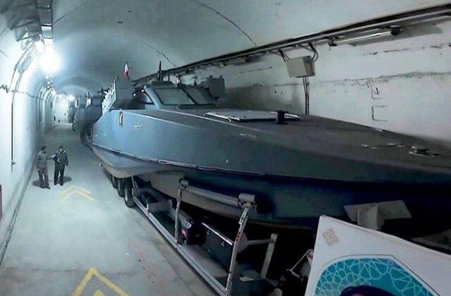 İran, Basra Körfezi’nde yer alan yeraltı deniz üssüne ait görüntüleri paylaştı