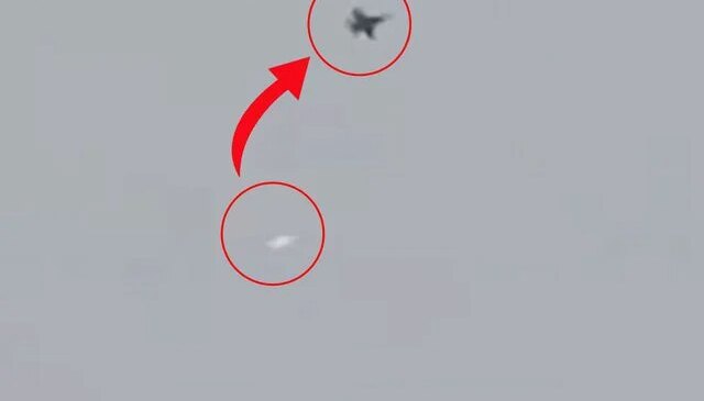 İran’ın ABD’ye ait F/A-18 savaş uçağını hedef aldığı anlar kamerada