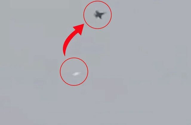 İran’ın ABD’ye ait F/A-18 savaş uçağını hedef aldığı anlar kamerada