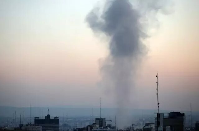 İran’ın başkenti Tahran’da çok sayıda patlama meydana geldi