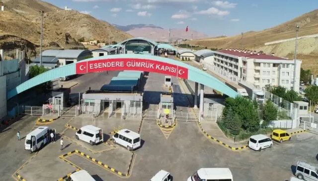 İran sınırındaki Esendere Sınır Kapısı’nda geçişlere kısıtlama getirildi