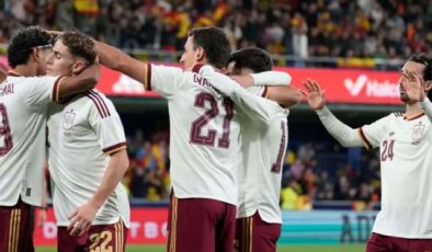 İspanya, Sırbistan’ı güle oynaya yendi