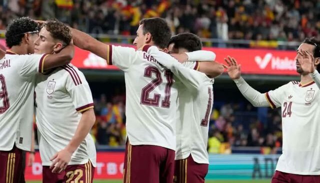 İspanya, Sırbistan’ı güle oynaya yendi