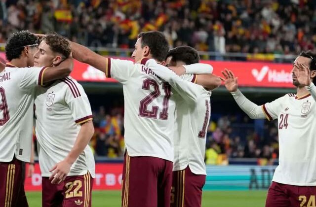 İspanya, Sırbistan’ı güle oynaya yendi