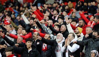 İspanyollarla dostluk rüzgarı! Samsun, Atatürk ve Pedro Sanchez tezahüratlarıyla inledi