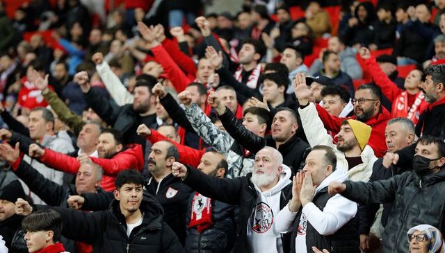 İspanyollarla dostluk rüzgarı! Samsun, Atatürk ve Pedro Sanchez tezahüratlarıyla inledi