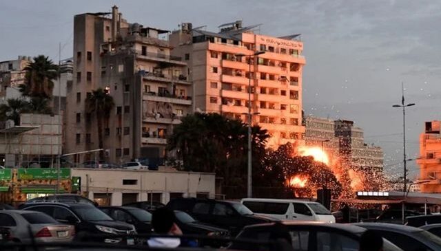 İsrail 15 katlı binayı yerle bir etti