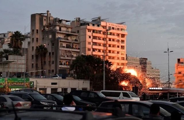 İsrail 15 katlı binayı yerle bir etti