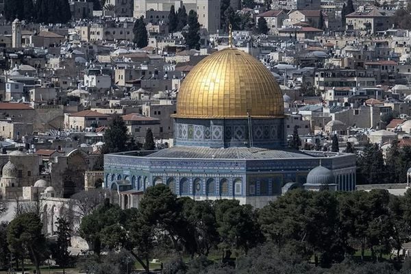 İsrail’in kısıtlamaları nedeniyle Mescid-i Aksa’da cuma namazı sadece vakıf yetkililerince kılındı