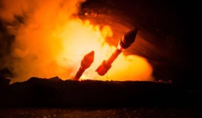 İsrail: İran ilk kez 4 bin km menzile sahip füze kullandı