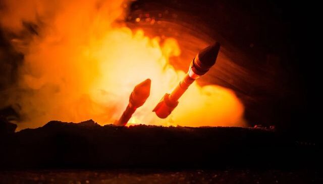 İsrail: İran ilk kez 4 bin km menzile sahip füze kullandı