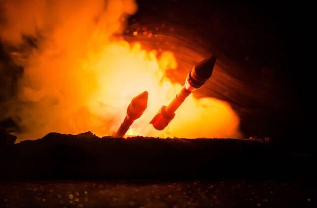 İsrail: İran ilk kez 4 bin km menzile sahip füze kullandı