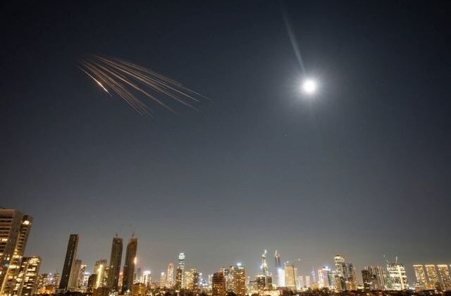 İsrailli uzman: İran’ın misket bombası taşıyan füzeleri İsrail’e ciddi zarar verdi