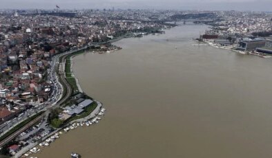 Sağanak sonrası İstanbul Boğazı’ndaki renk değişimi havadan görüntülendi
