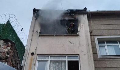 İstanbul’da 3 katlı binada yangın çıktı: 1 ölü, 7 yaralı