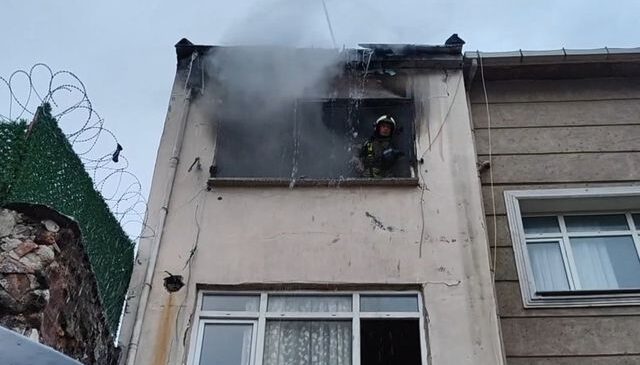 İstanbul’da 3 katlı binada yangın çıktı: 1 ölü, 7 yaralı