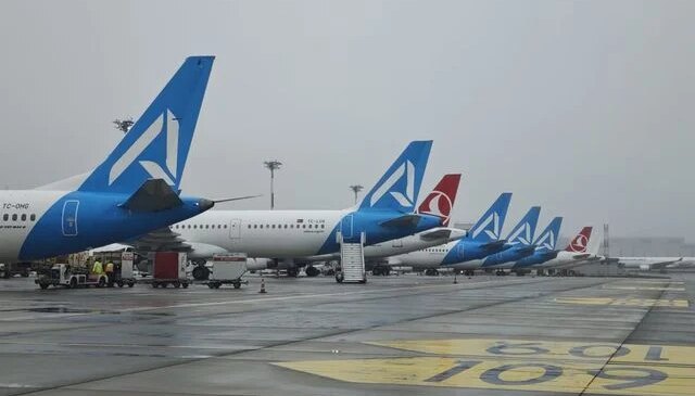 İstanbul’da hava ulaşımına yağmur engeli, onlarca uçak kalkamadı