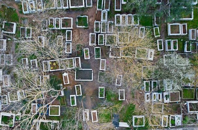 Arnavutköy’de mezarlık sular altında kaldı