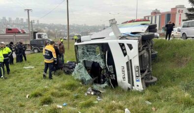 İstanbul’dan yarışmadan dönen öğrencileri taşıyan midibüs şarampole devrildi: 9’u öğrenci 15 yaralı