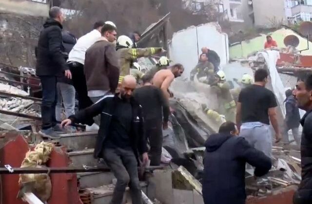 İstanbul Fatih’te bina çöktü! Ekipler bölgeye sevk ediliyor