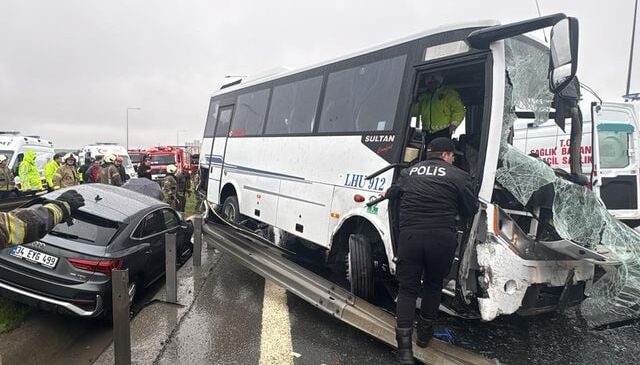 İstanbul’da polis servisinin de karıştığı zincirleme kaza: 1 polis şehit oldu, 16 kişi yaralandı