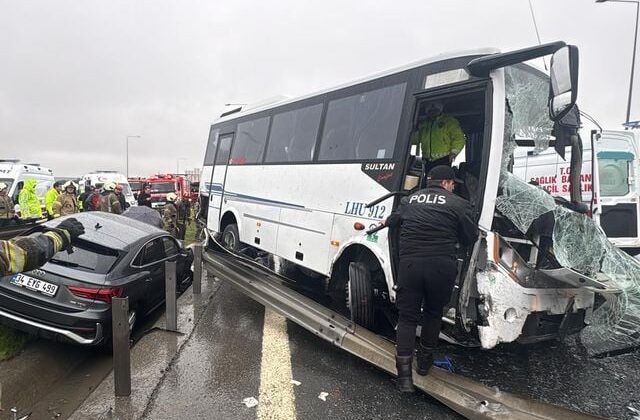 İstanbul’da polis servisinin de karıştığı zincirleme kaza: 1 polis şehit oldu, 16 kişi yaralandı
