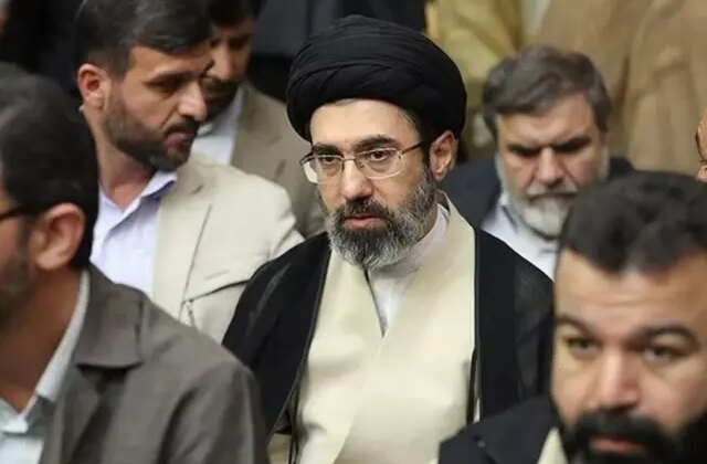 İşte İran’da yeni liderin duyurulduğu anlar