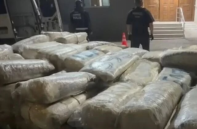 İzmir’de 1 tonu aşkın uyuşturucu ele geçirildi