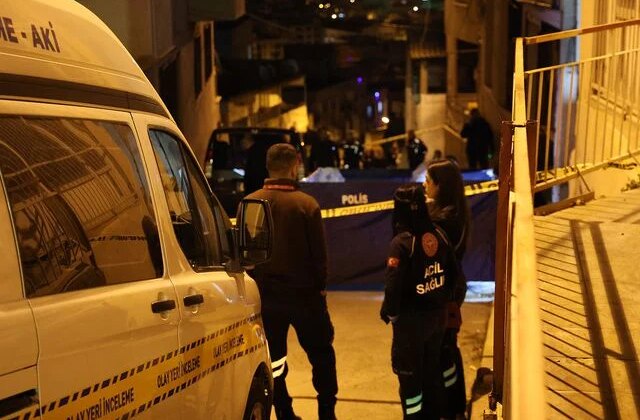 İzmir’de 2 çocuğunun annesi eski eşini öldürüp, intihar etti