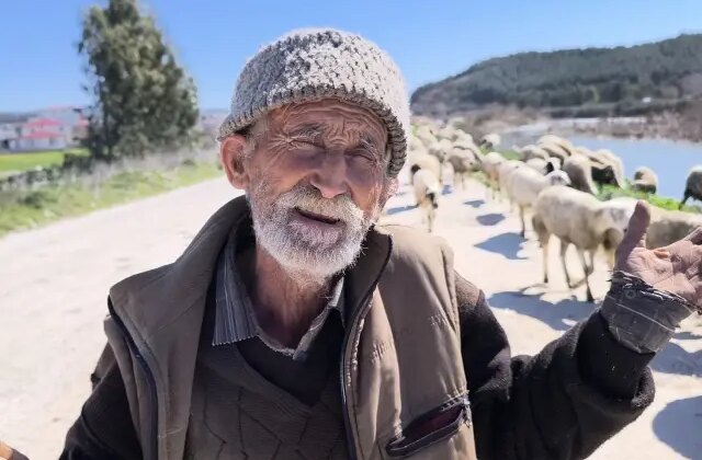 Ameliyatlı haliyle besicilik yapan Ömer amcanın sözleri yüreklere dokundu