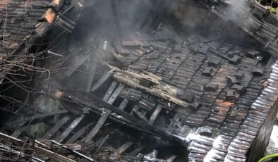 Kağıthane’de gecekonduda çıkan yangın kamerada: 1 ölü