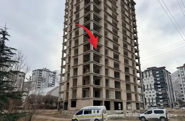 Kahramanmaraş’ta korkunç son: 18 yaşındaki genç kız inşaattan atlayarak hayatına son verdi