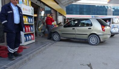 Kasiyerle tartışan askeri personel aracıyla istasyona daldı