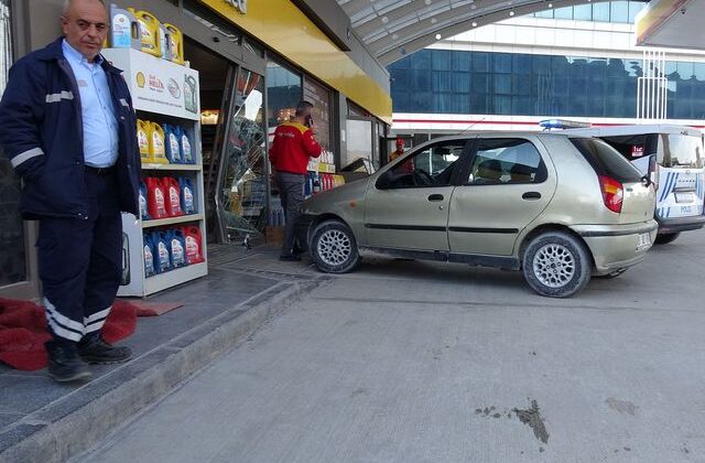 Kasiyerle tartışan askeri personel aracıyla istasyona daldı