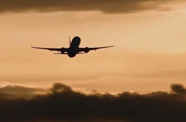 Katar, ülkede mahsur kalan yolcular için tahliye uçuşlarını askıya aldı