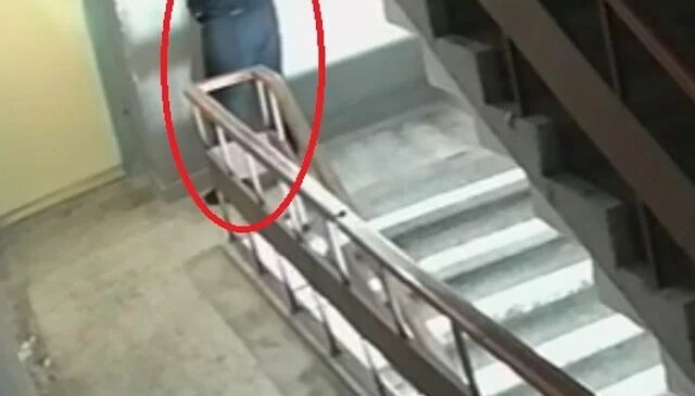 Kayseri’de kurye, sipariş getirdiği binaya idrarını yaptı