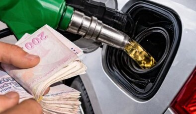 Kimse beklemiyordu! Akaryakıta çifte indirim geldi, tamamı pompaya yansımadı