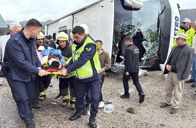Konya’da devrilen yolcu otobüsündeki 20 kişi yaralandı