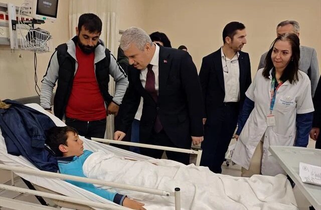 Konya’da öğrenci servisi ile belediye otobüsü çarpıştı, 26 kişi yaralandı