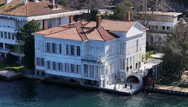 “Kurtlar Vadisi” ile hafızalara kazınan yalı satışta