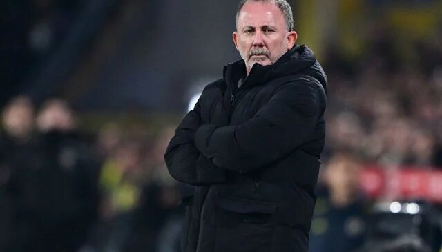 Maç sonunda rahatsızlanan Sergen Yalçın’a serum bağlandı